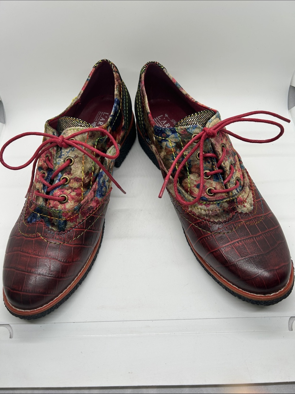 L’Artiste Burgundy Lace-Up Floral Accents Flats Loafers Shoes **Size 40/US 9**🌺🌺 - Picture 3 of 9